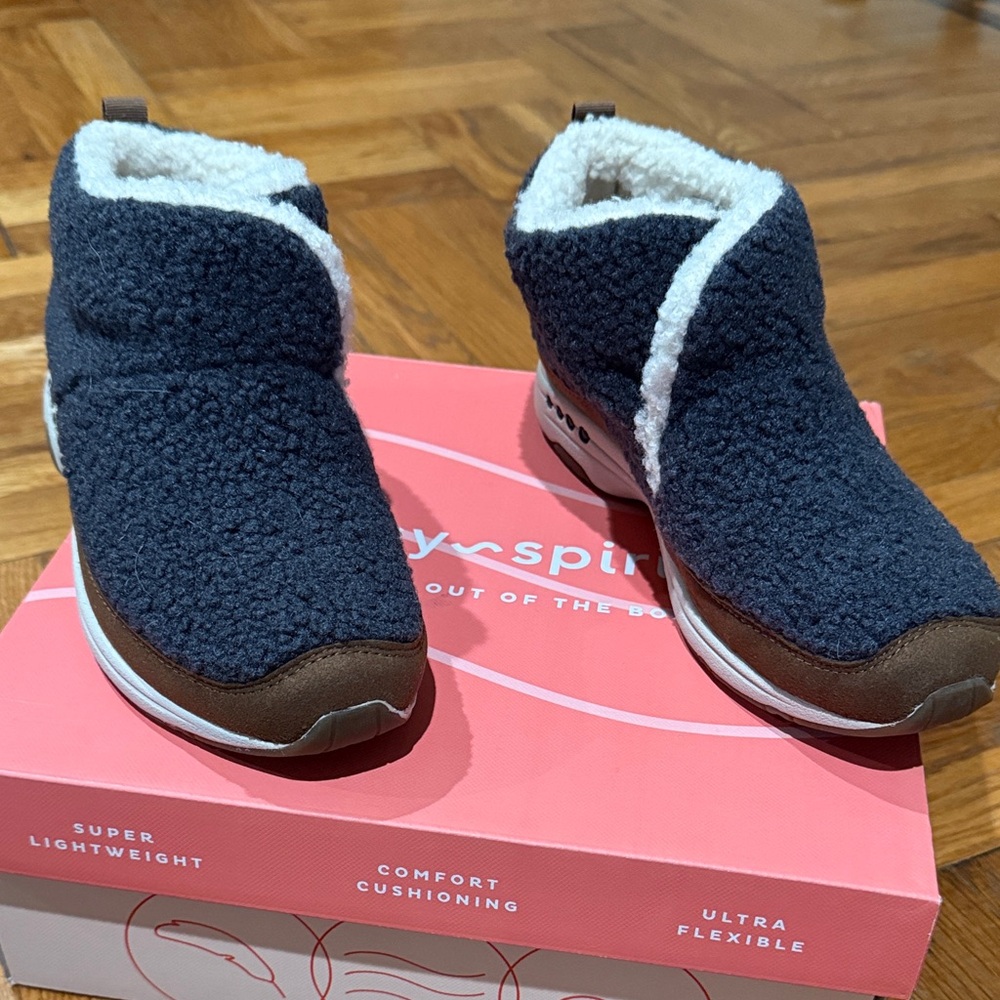 Easy Spirit Navy and Brown Ankle Boots
